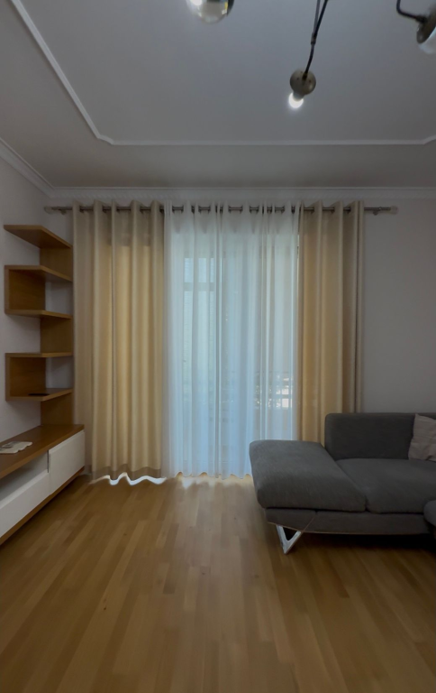 Shitet apartament 3+1+2 me post parkimi në Rrugën Eduard Mano, pranë Kopshtit Zoologjik.