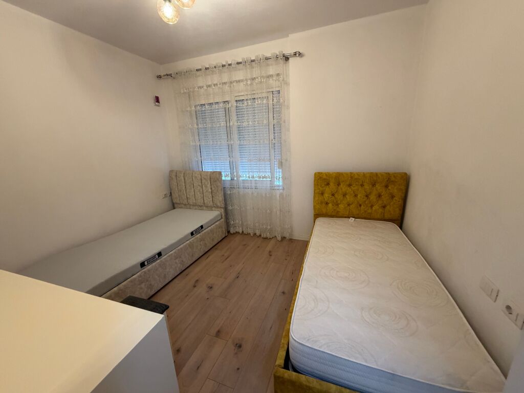 2+1, te nela 6 yzberisht, 550 mije leke