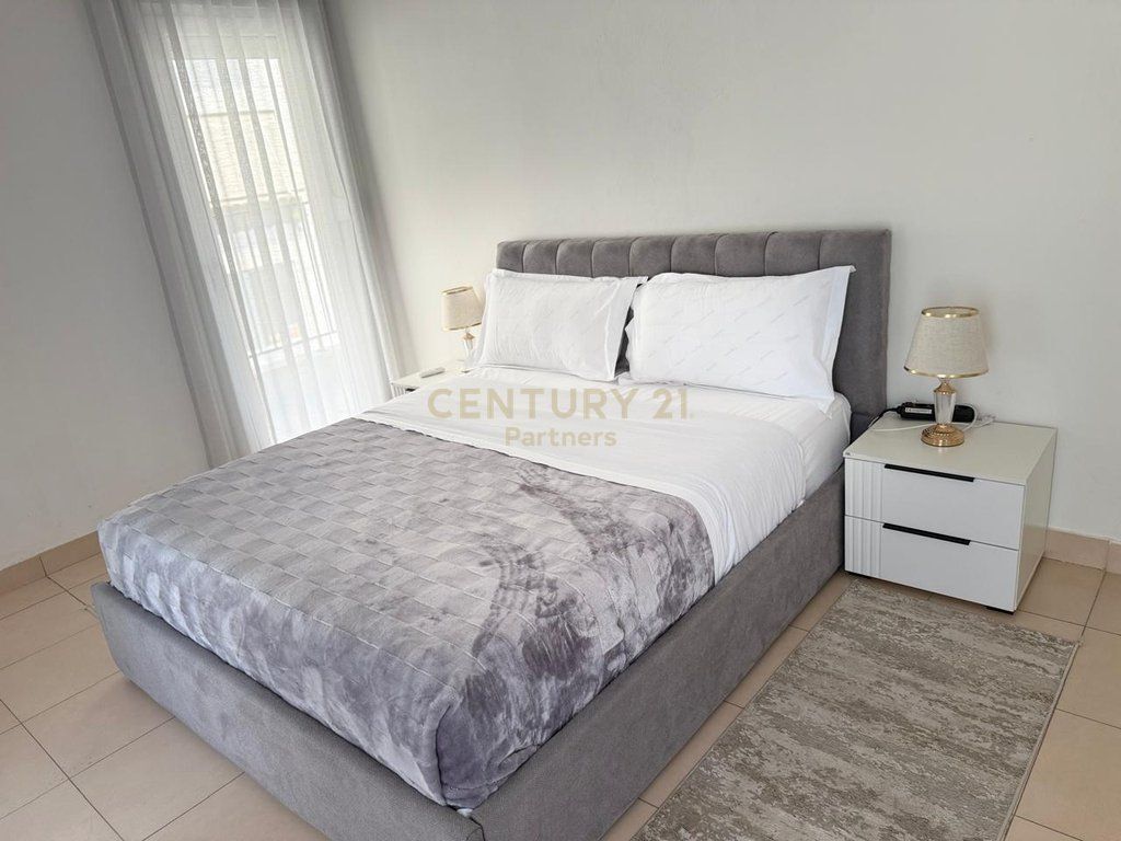 APARTAMENT 3+1+2 PËR SHITJE – RRUGA 5 MAJI, TIRANË