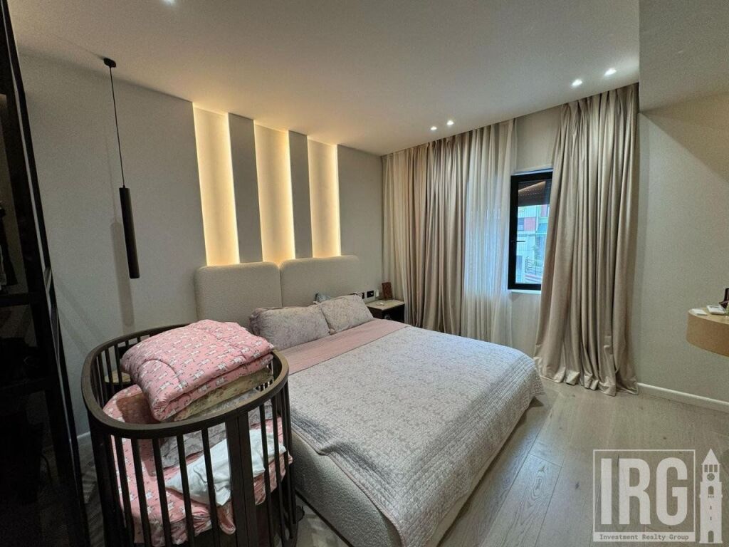SHITET APARTAMENT LUKSOZ me 2 poste parkimi tek Kodra e Diellit