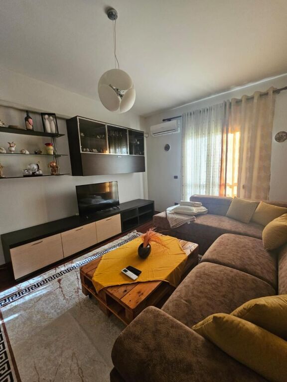 🏠 Per qira Apartament  2+1+2 Prane Gjykates Durres