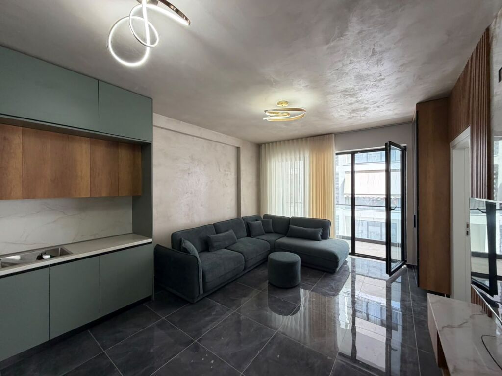 Shitet apartament 2+1 ne Malin e Robit