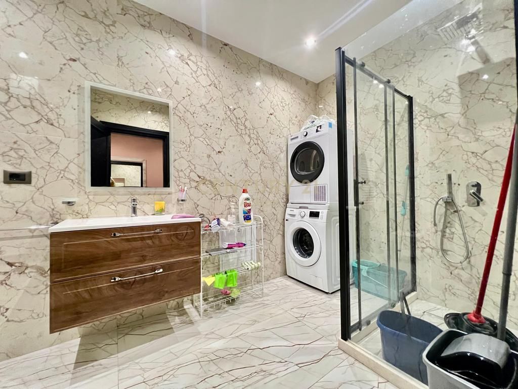 QIRA, ZYRË MODERNE - 📐 180 M2 me POST PARKIMI &amp; PAMJE, PORCELAN‼️ 1,600 € /Muaj