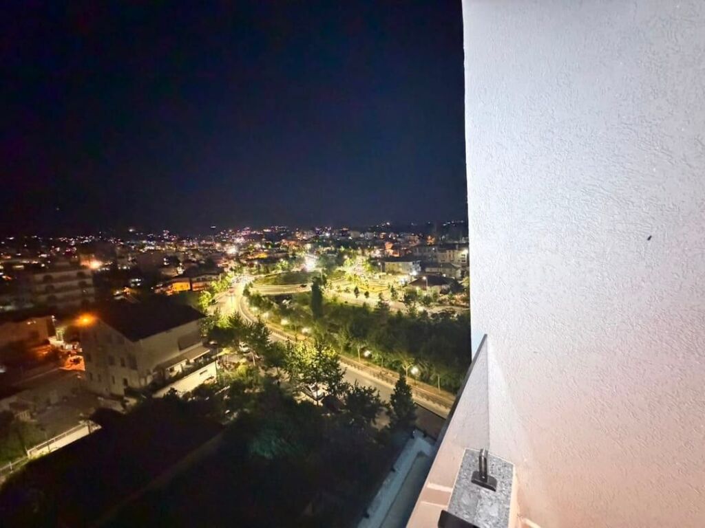 Apartament 2+1, kati 5 nga 8 me ashensor – Materniteti i Ri