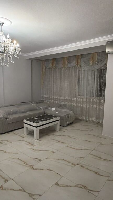Appartamento 3+2+2 arredato in affitto a Komuna e Parisit – 800 €