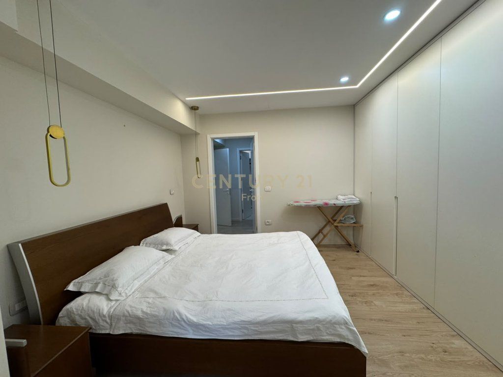 APARTAMENT MODERN PER QIRA PRANE ARENES KOMBETARE!
