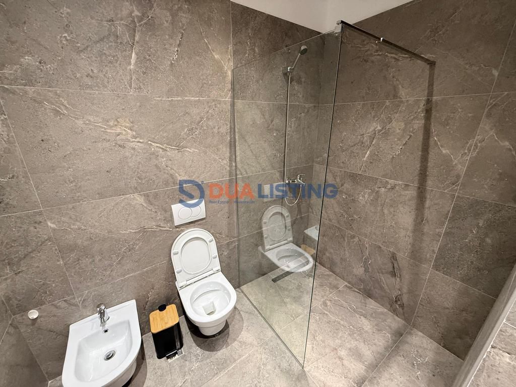 JEPET ME QIRA | Apartament 2+1+2 me Post Parkimi – Radisoni, Liqeni i Thatë 1,300 €
