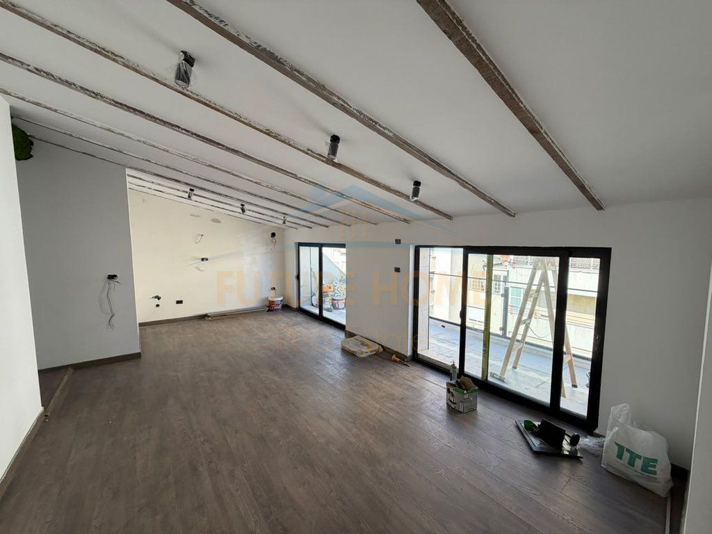 Shitet, Apartament 1+1, Shallvaret, Tiranë.