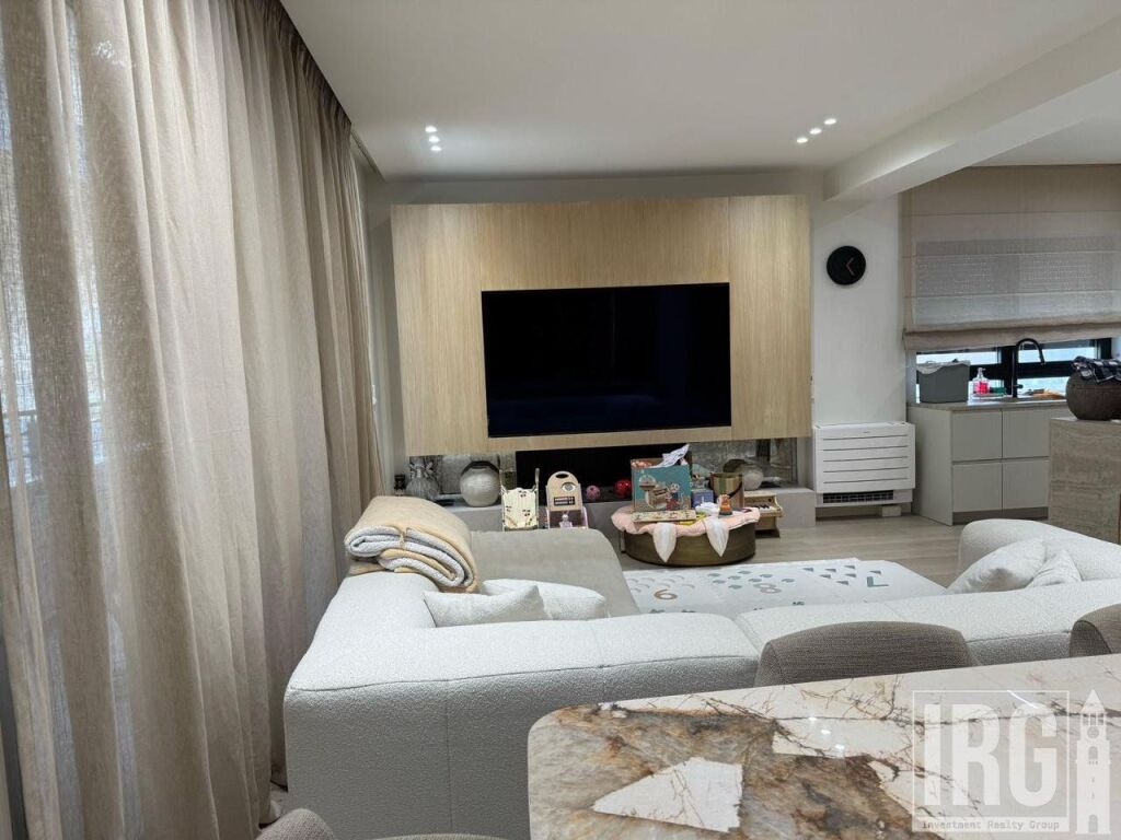SHITET APARTAMENT LUKSOZ me 2 poste parkimi tek Kodra e Diellit