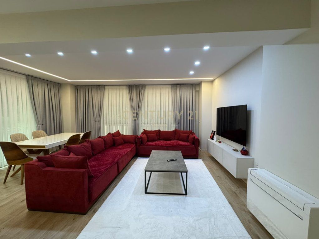 APARTAMENT MODERN PER QIRA PRANE ARENES KOMBETARE!