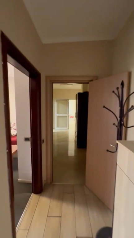 🏢 Ambient zyre me qira – Përballë Liqenit Artificial &amp; Lake View