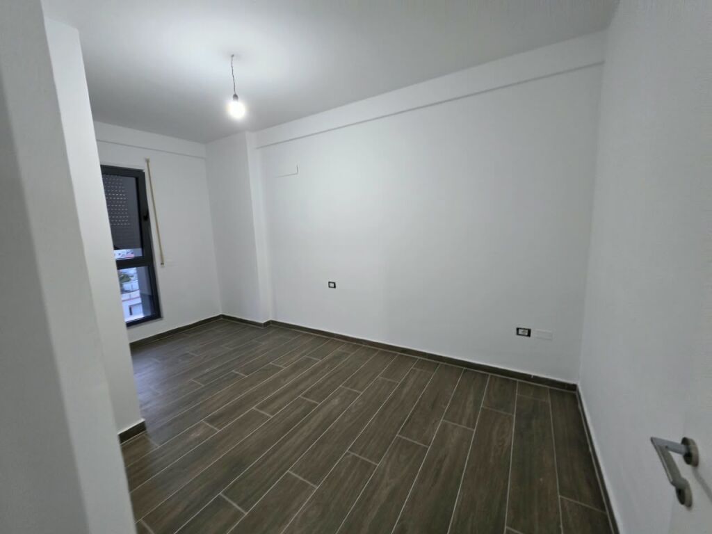 🏡 JEPEN ME QIRA 2 APARTAMENTE 3+1+2 – BULEVARDI I RI  📍 Adresa: Në kryqëzimin e Bulevardit të Ri me Rrugën “Jordan Misja”💰 Çmimi: 80.000 lekë/muaj për apartament