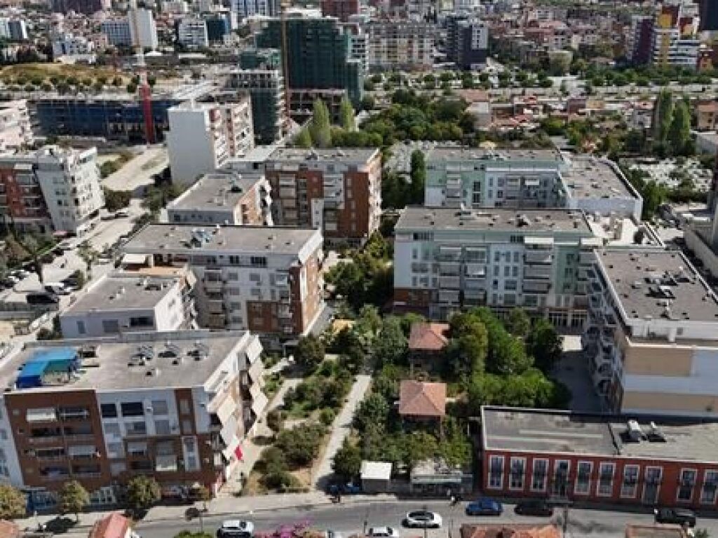Shitet, Apartament 1+1, Rruga Haxhi Dalliu, Tiranë.
