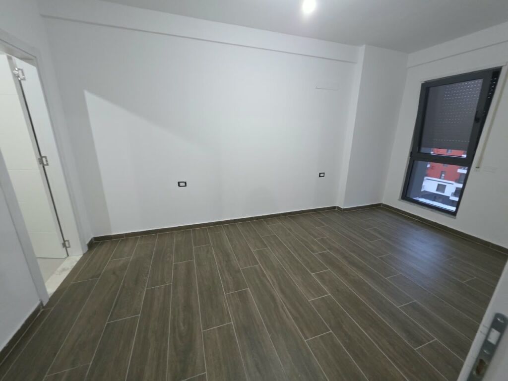 🏡 JEPEN ME QIRA 2 APARTAMENTE 3+1+2 – BULEVARDI I RI  📍 Adresa: Në kryqëzimin e Bulevardit të Ri me Rrugën “Jordan Misja”💰 Çmimi: 80.000 lekë/muaj për apartament