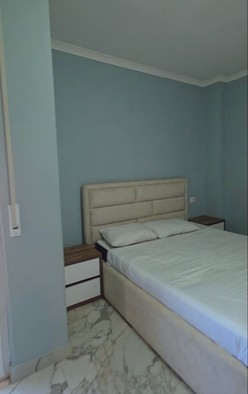 Jepet me qira apartament 2+1 përballë QSUT, Tiranë.