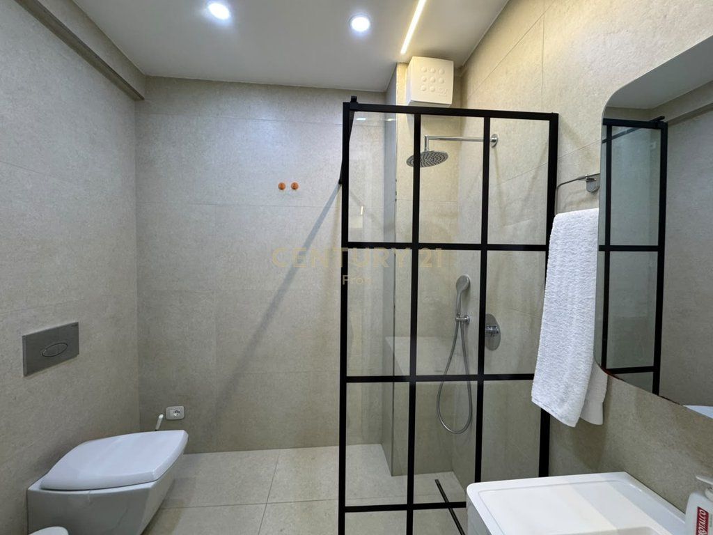 APARTAMENT MODERN PER QIRA PRANE ARENES KOMBETARE!
