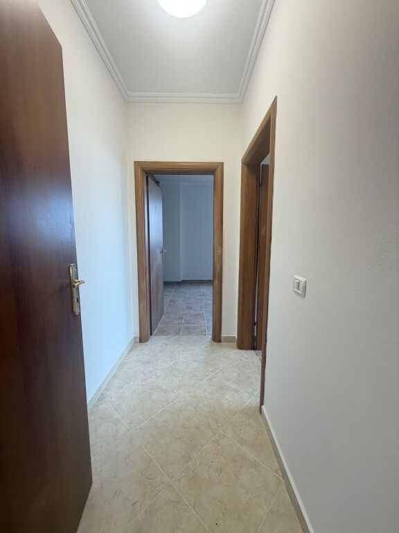 Jepet me qira apartament 2+1 në Selit 55000 leke,
