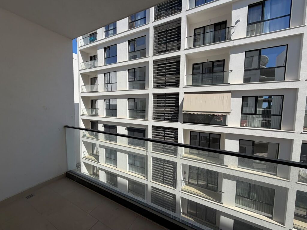 Shitet apartament 2+1 ne Malin e Robit