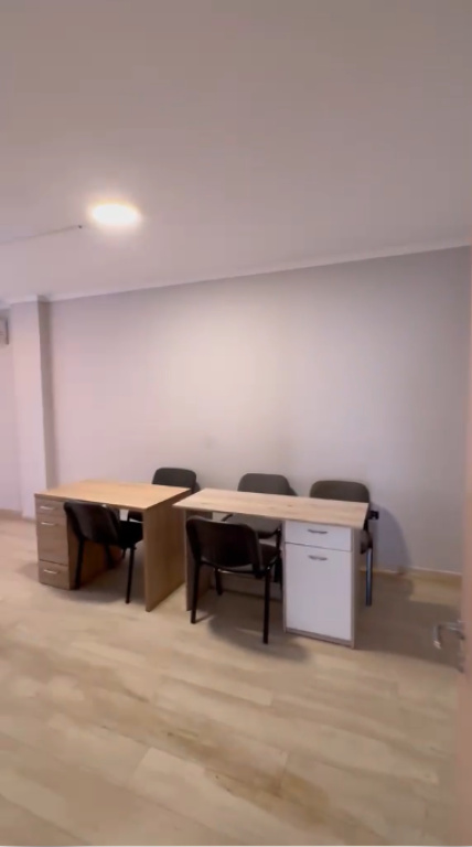🏢 Ambient zyre me qira – Përballë Liqenit Artificial &amp; Lake View