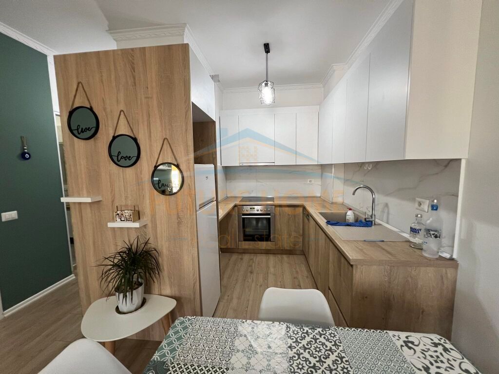 Disponojmë Apartament 1+1, për Qera.
