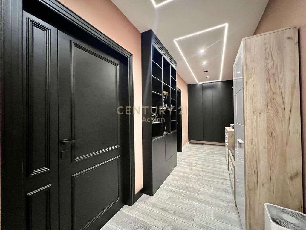 QIRA, ZYRË MODERNE - 📐 180 M2 me POST PARKIMI &amp; PAMJE, PORCELAN‼️ 1,600 € /Muaj