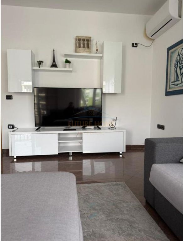Affitto, Appartamento 1+1+Veranda, Via Pjetër Bogdani, Blloku, Tirana.
