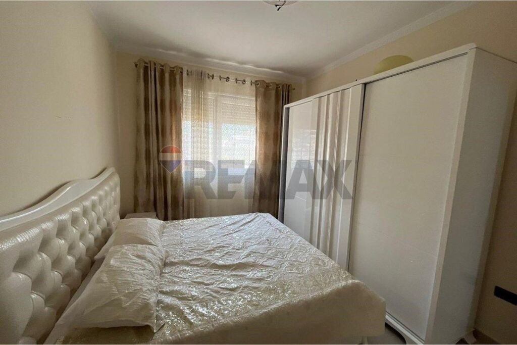 Apartament - Për Qira - Kopshti Botanik, Tiranë