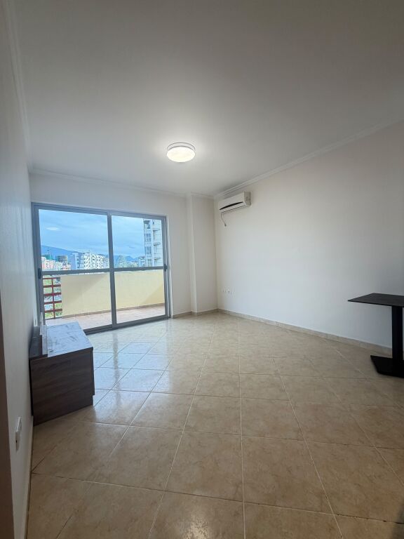 Jepet me qira apartament 2+1 në Selit 55000 leke,
