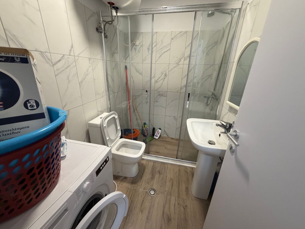2+1, te nela 6 yzberisht, 550 mije leke