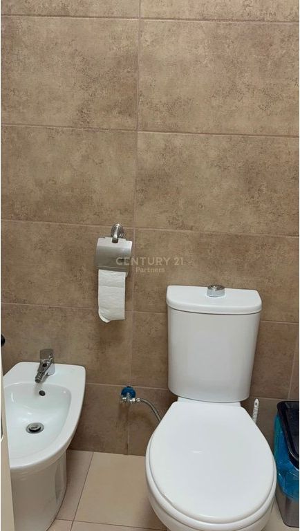 APARTAMENT 3+1+2 PËR SHITJE – RRUGA 5 MAJI, TIRANË