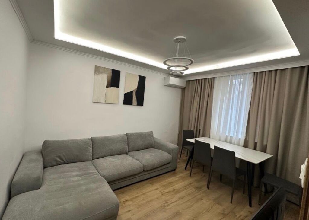 Jepet me qira apartament 2+1 te Rruga e Kavajës!