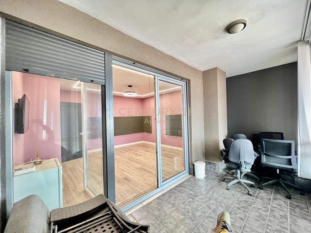 QIRA, ZYRË MODERNE - 📐 180 M2 me POST PARKIMI &amp; PAMJE, PORCELAN‼️ 1,600 € /Muaj