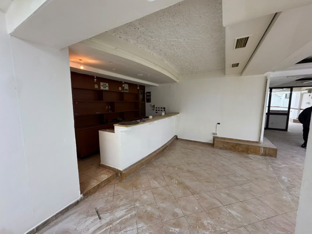 🏢 LOCALE COMMERCIALE IN AFFITTO  📍 Viale Giovanna d'Arco, di fronte alla Maternità “Koço Gliozheni”