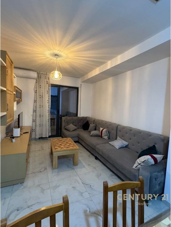 JEPET ME QIRA APARTAMENT 2+1+2 PËRBALLË UET, TEK RRUGA “XHANFIZE KEKO”!
