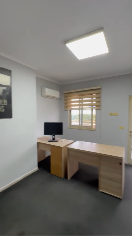 🏢 Ambient zyre me qira – Përballë Liqenit Artificial &amp; Lake View