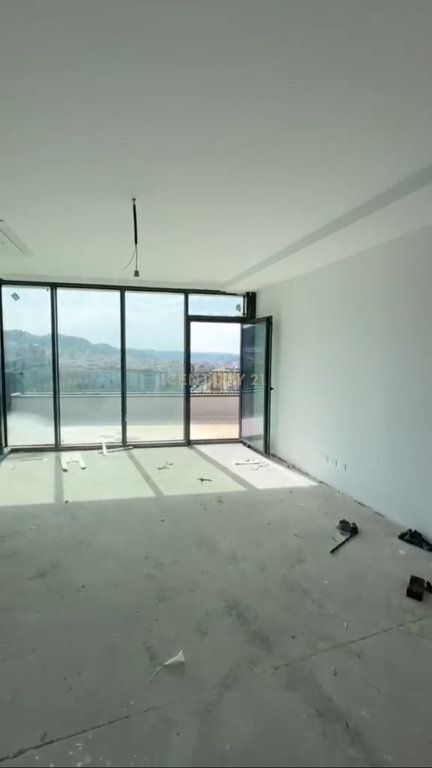 Shitet Apartament 2+1+2 &amp; 1 post parkimi në Lake View Residence!