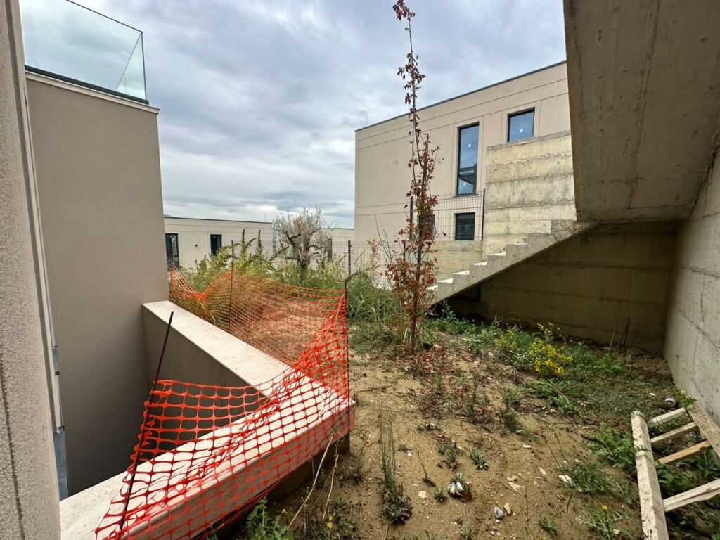 SHITET VILË INDIVIDUALE – LAKE SHORE RESIDENCES 📍 Liqeni i Farkës, Tiranë