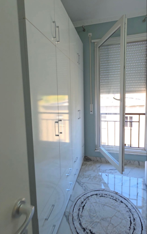 Jepet me qira apartament 2+1 përballë QSUT, Tiranë.