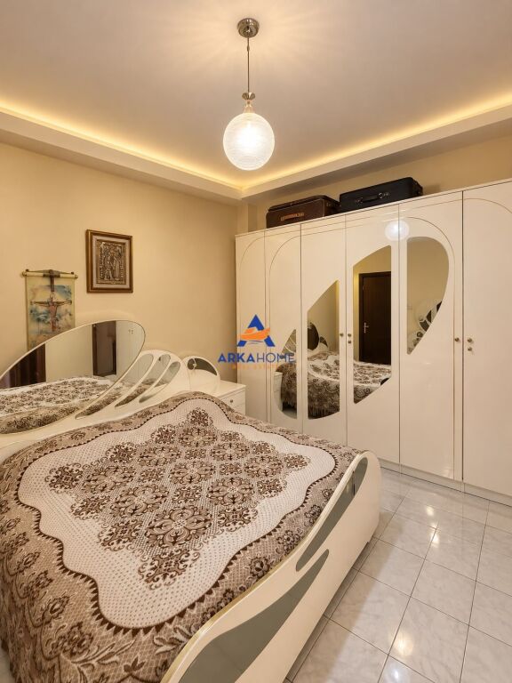 SHITET APARTAMENT 3+1+3 BALLKONE "PRANE SHKOLLES FAIK KONICA, MYSLYM SHYRI" 38400000 LEKE