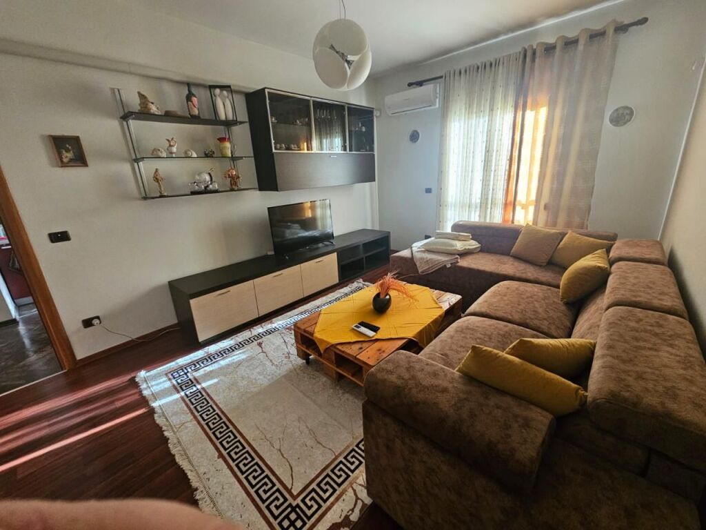 🏠 Per qira Apartament  2+1+2 Prane Gjykates Durres