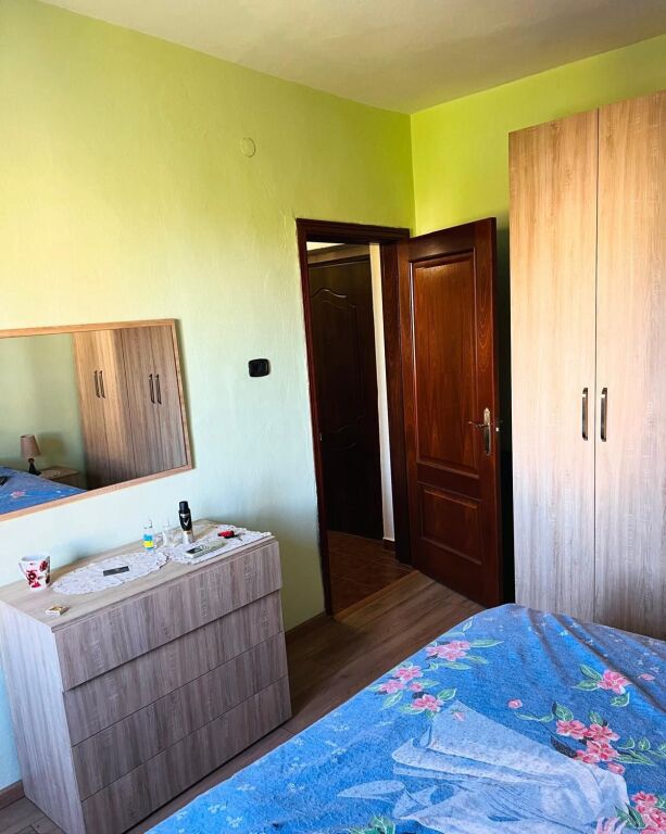 🏢Nella zona di Varri te Bamit, è in affitto un appartamento arredato 2+1. 50.000 Leke
