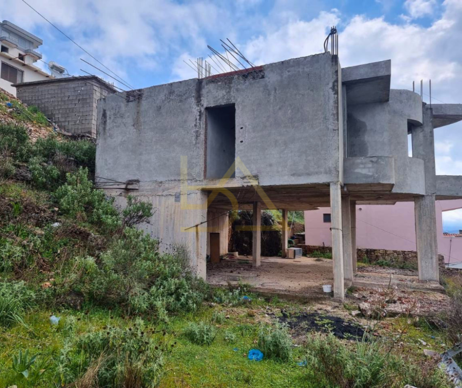 SHITET NDËRTESË 2-KATËSHE – RRUGA JANAQ KUMI, SARANDË