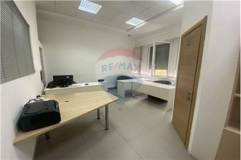 AMBIENT KOMERCIAL ME QIRA PRANE QENDRES