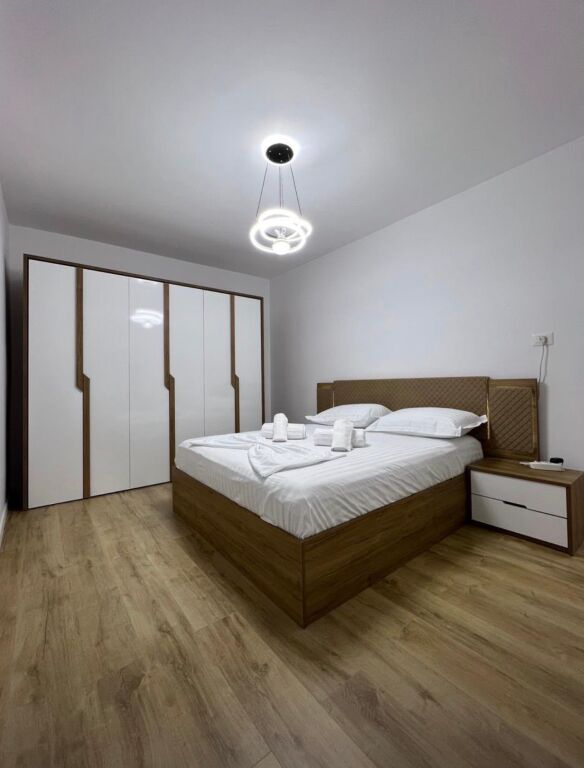 Jepet me qira apartament 2+1 te Rruga e Kavajës!