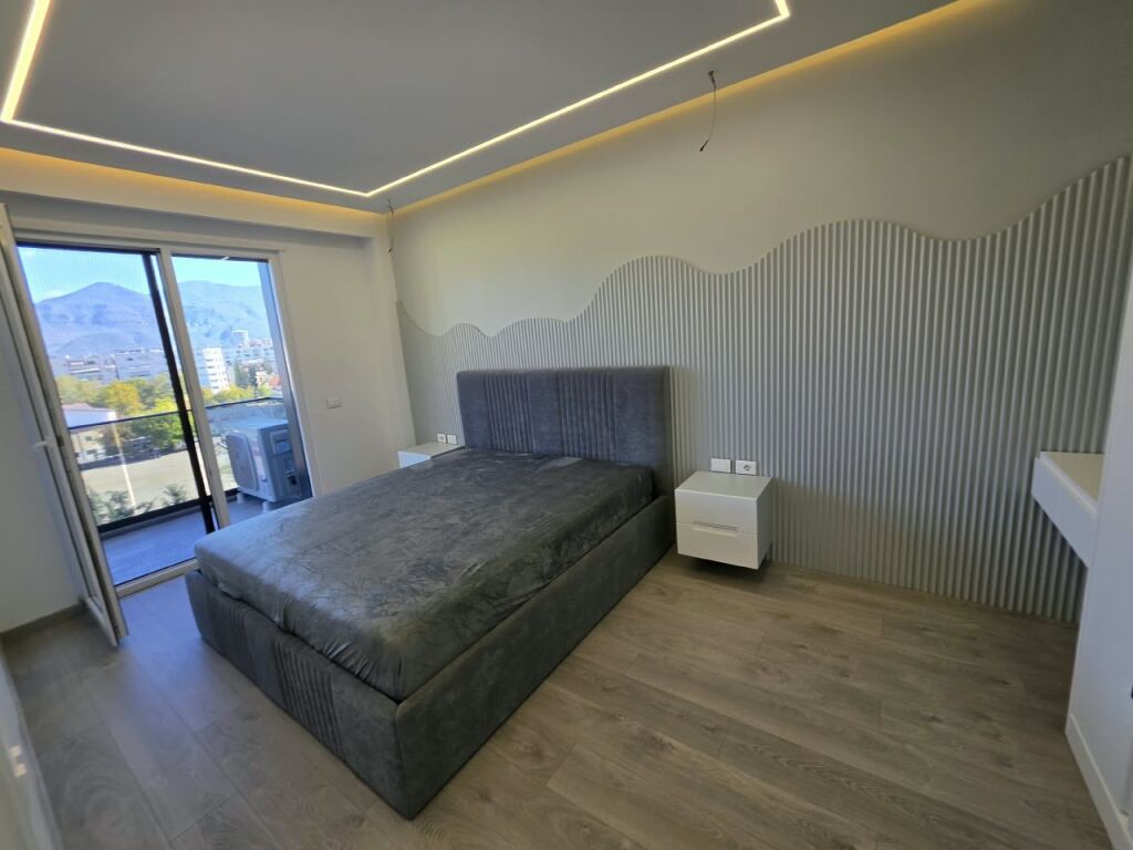 🏡 APPARTAMENTO 2+1 + CAMERA ARMADIO + PARCHEGGIO IN AFFITTO 🏡  📍 Indirizzo: Don Bosko, vicino a Vizion Plus💰 Prezzo: 120.000 lekë/mese