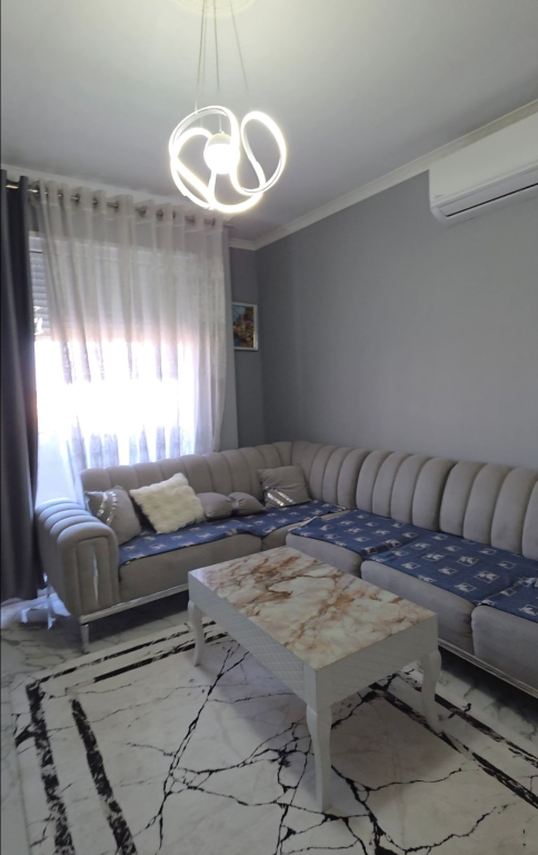 Jepet me qira apartament 2+1 përballë QSUT, Tiranë.