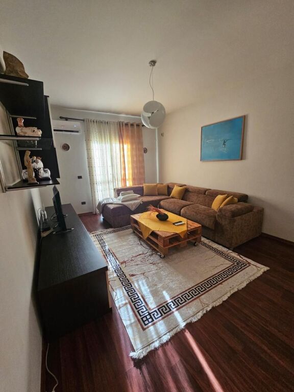 🏠 Per qira Apartament  2+1+2 Prane Gjykates Durres