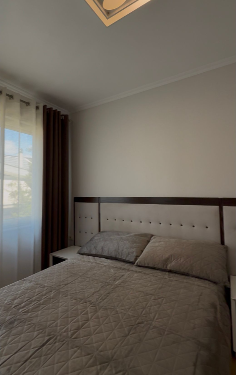 Shitet apartament 3+1+2 me post parkimi në Rrugën Eduard Mano, pranë Kopshtit Zoologjik.