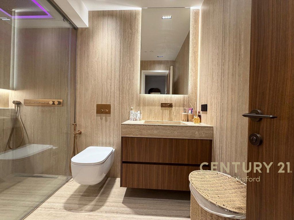 Shesim Apartament Luksoz 2+1 + Post Parkimi tek “Down Town Tirana”