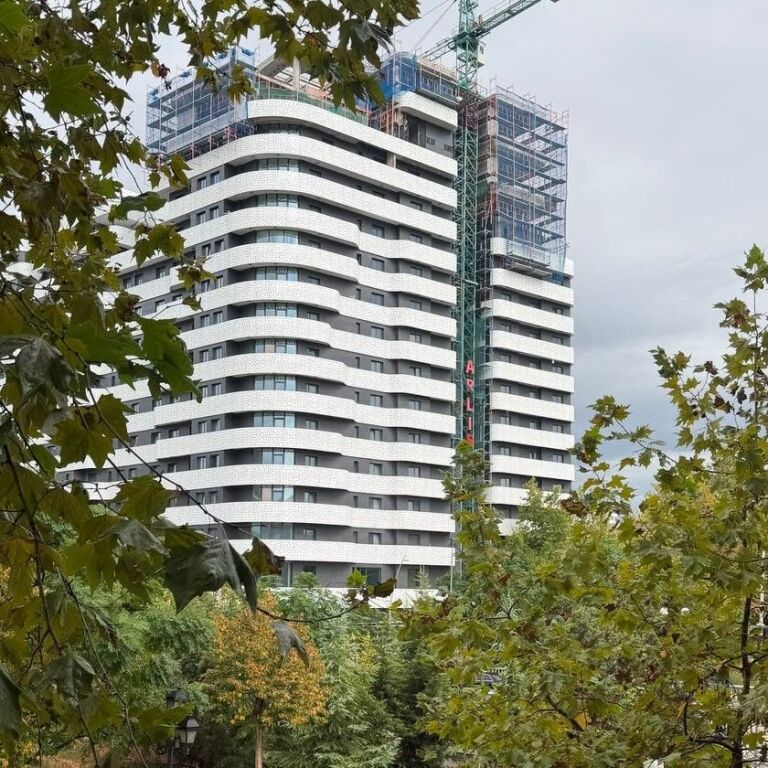 🏢✨ LOCALE COMMERCIALE IN AFFITTO | DI FRONTE A DELIJORGJI ✨